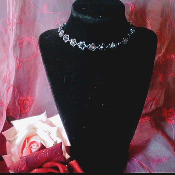 Vintage Jewelry - Vintage floral choker